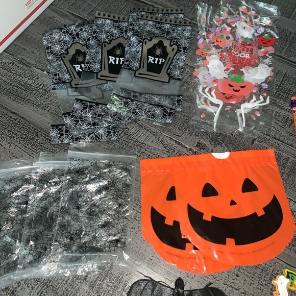 Halloween Party Favor Bags, goodies Decorations Toys, bugs, pencils, erasers - Picture 3 of 5